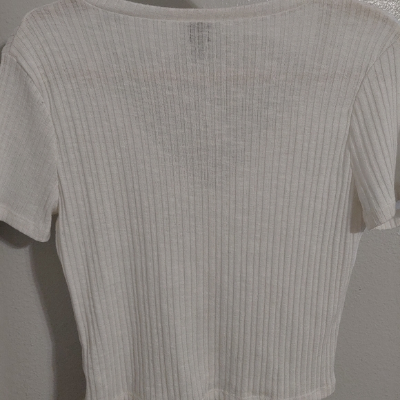 Ribbed, white crop w/ tortoise shell buttons! - Picture 2 of 2